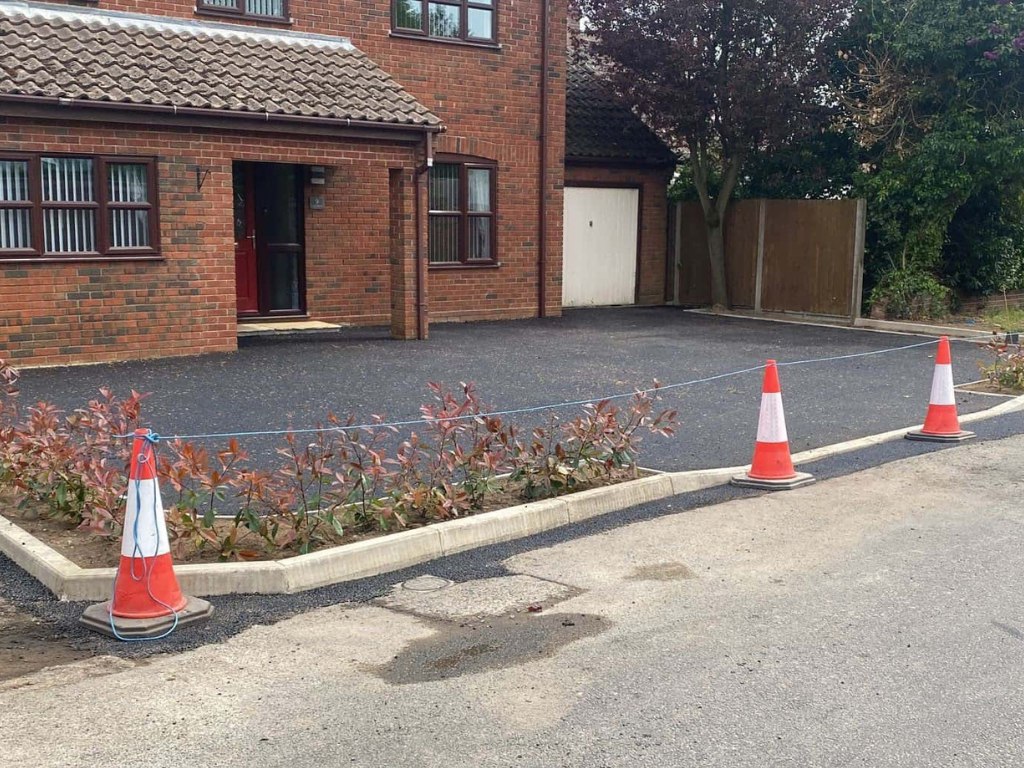 This is a newly installed tarmac driveway just installed by Rochester Driveways